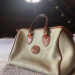 Vintage dooney and Bourke hand bag | cream